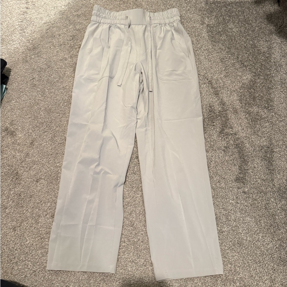 Lululemon pull on mid rise tapered leg cropped pants